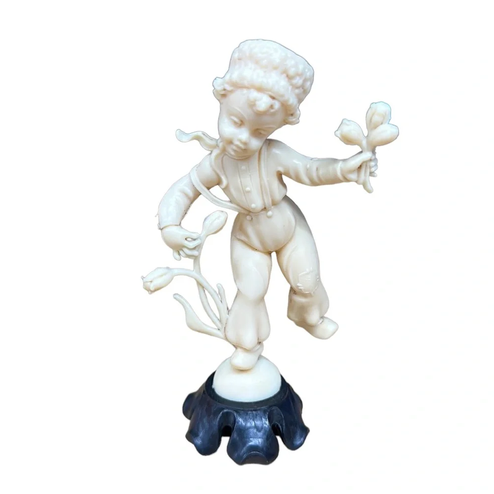 Depositato Italian Figurines Cream Color Plastic Girl Boy Children Made in Italy